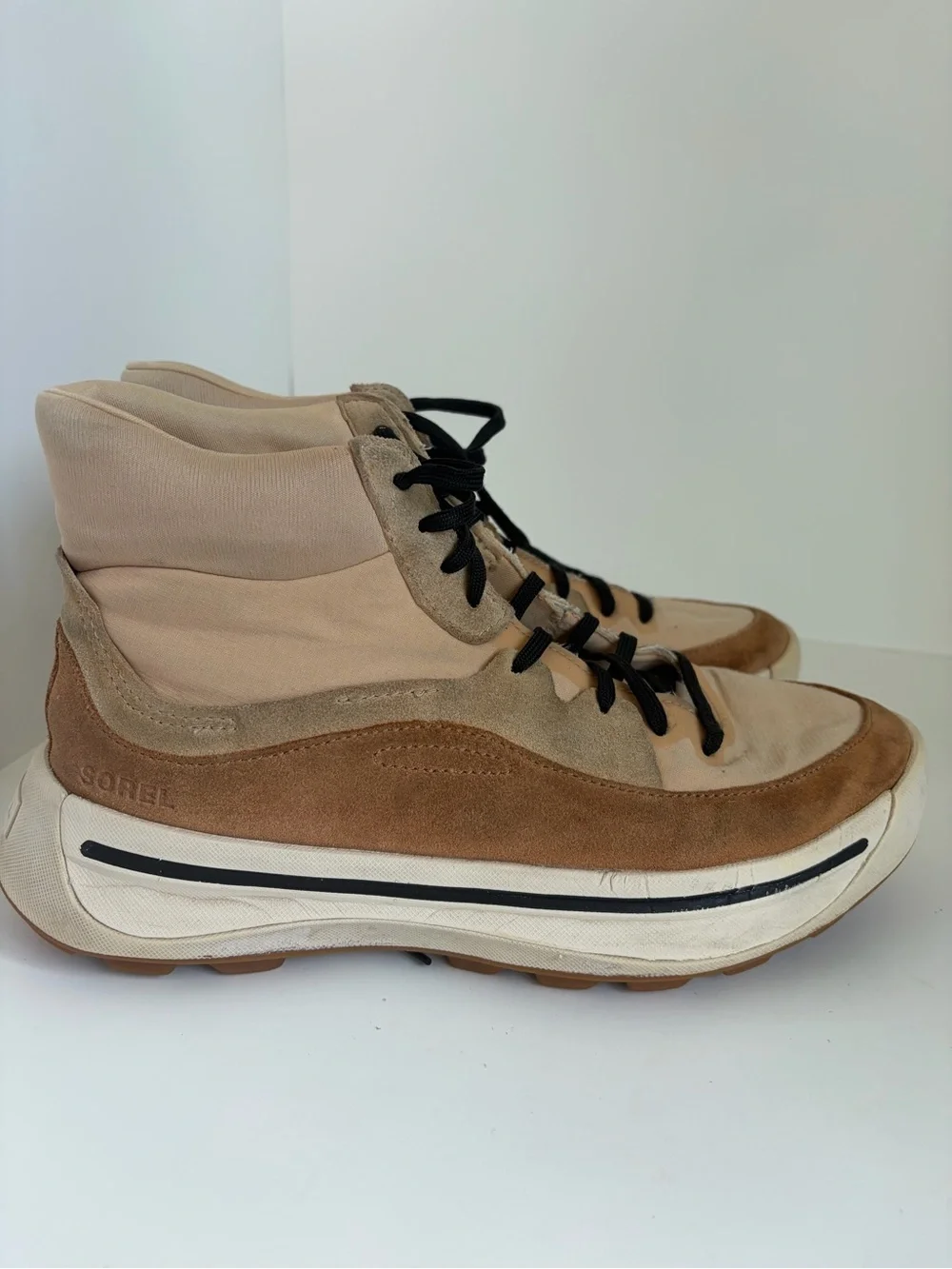 Sorel Women’s Beige & Brown Suede High-Top In N Out Sneaker Size 9